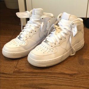 White Nike Air Fore 1 High